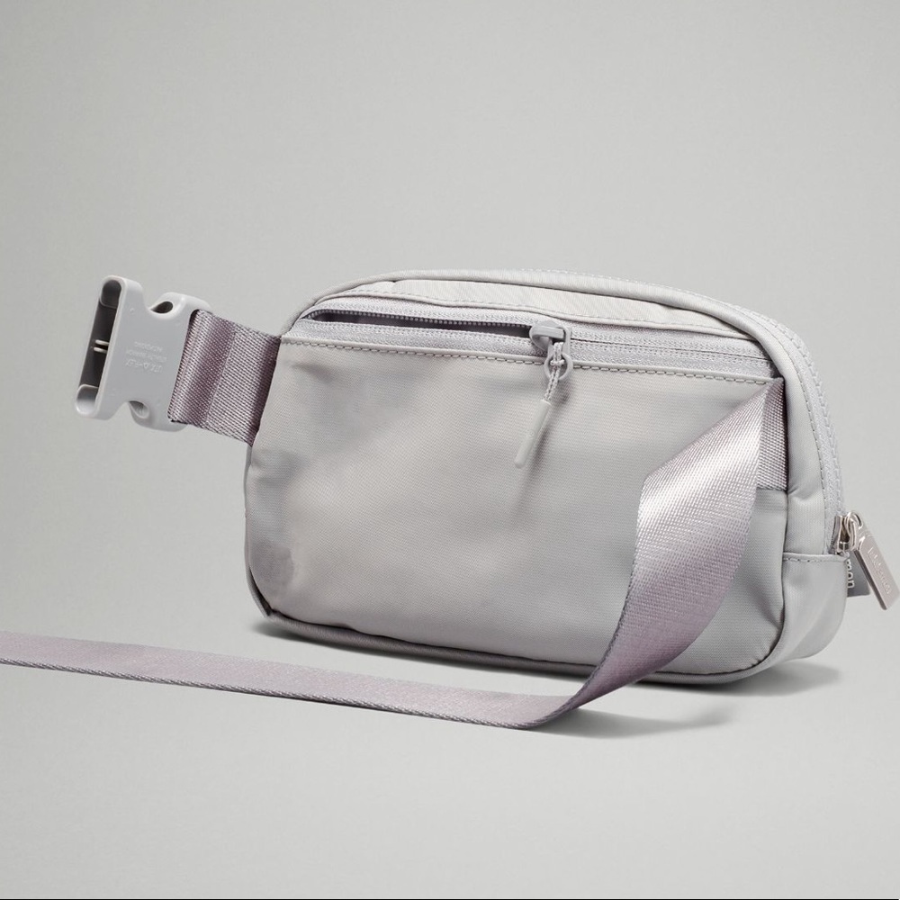 LAST ONE Silver Drop Everywhere Belt Bag lululemon - Picture 6 of 8